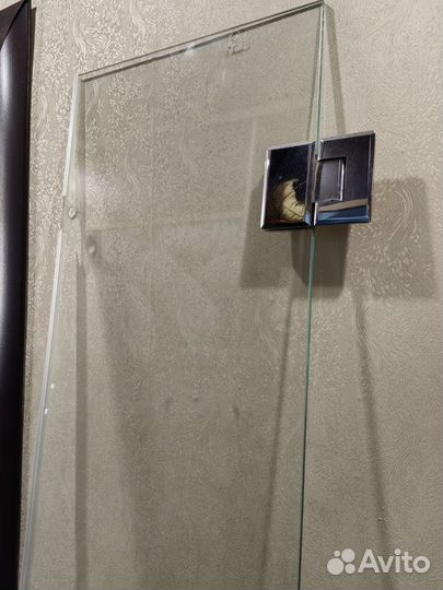 Душевая дверь из стекла