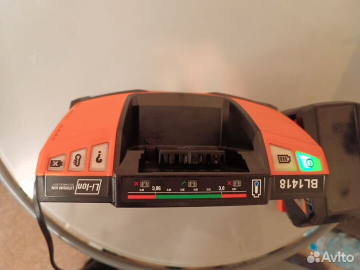 Зарядное устройство для шуруповерта аeg