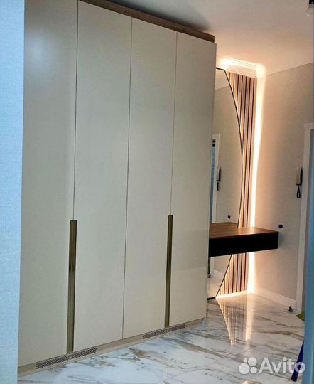 Шкаф с зеркалом