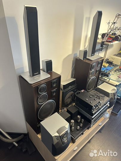 Комбинированный музыкальный центр из трех центров