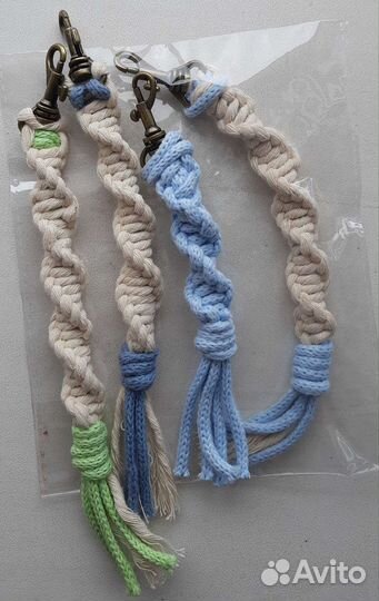 Брелок в технике макраме