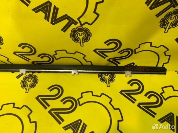 Молдинг стекла (на дверь) передний правый Nissan