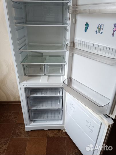 Холодильник hotpoint ariston бу