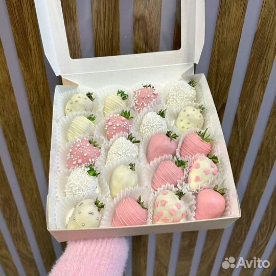 Авторские букеты клубника в шоколаде Sweet Berry