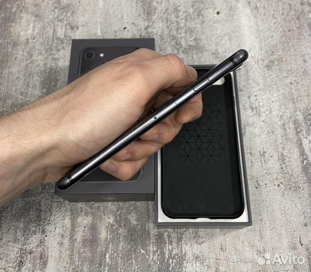 iPhone 8 на 64Gb Black