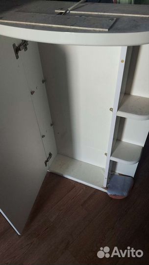 Полка в ванную с зеркалом