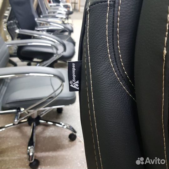 Компьютерное кресло из натуральной кожи