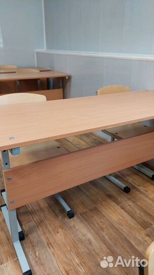 Школьная парта и стул