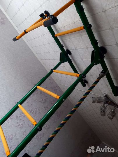 Шведская стенка с турником и брусьями