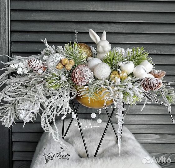 Композиции из искусственных и живых цветов