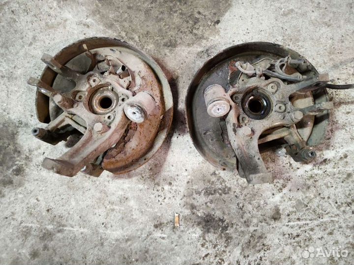 Ауди а8 д3 Кулак поворотный задний прав