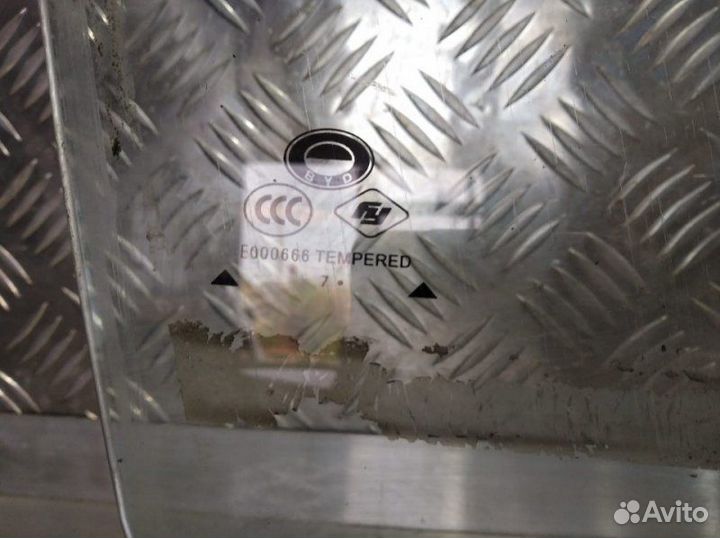 Стекло двери переднее правое Byd F3 4G18 2008
