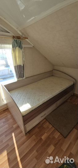 Кровать с матрасом