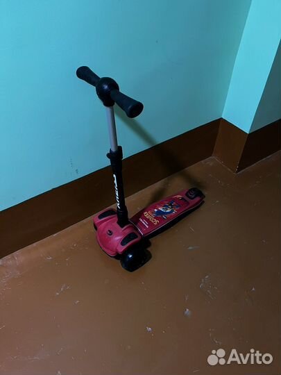 Самокат трехколесный