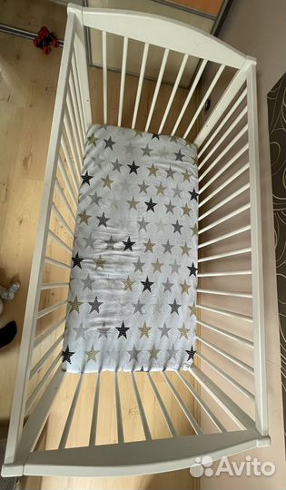Детская кроватка маятник с матрасом до 3 лет