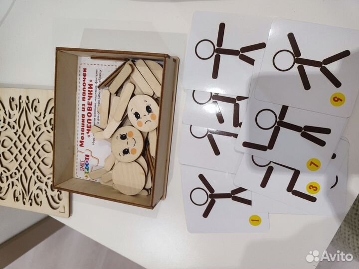 Деревянная мозаика из палочек человечки