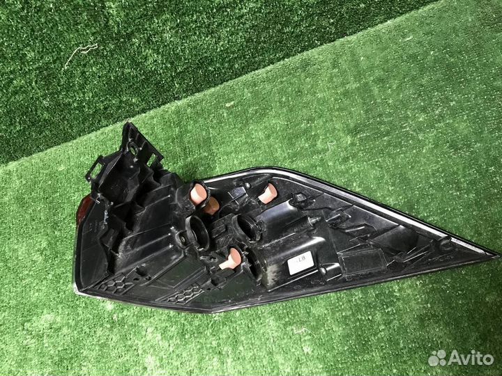 Фонарь задний наружный левый Toyota RAV4