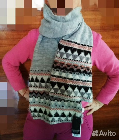 Шарф серого цвета с орнаментом