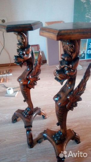 Сфинкс, стол, подарочные подсвечники. тумба