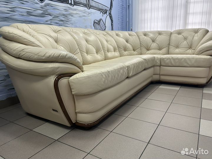 Кожаный диван