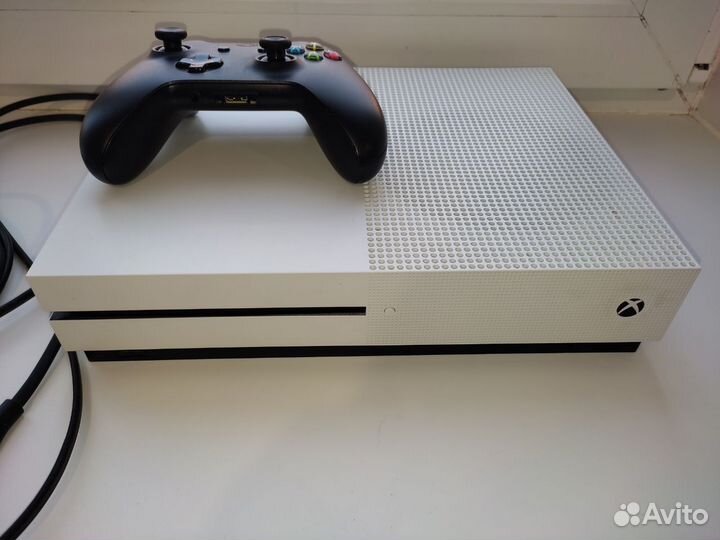 Игровая приставка Xbox One S 1Tb