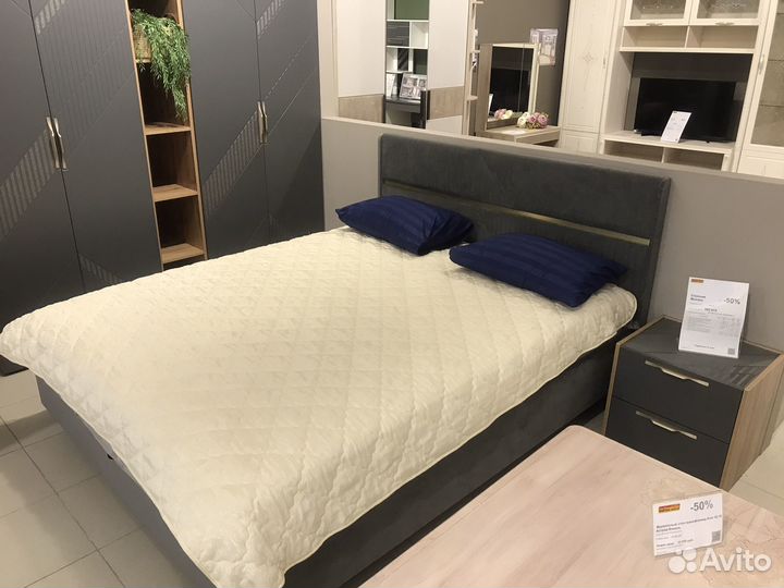 Спальный гарнитур