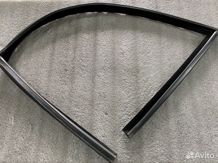 Уплотнитель стекла двери П/Л BMW 5 e60/e61