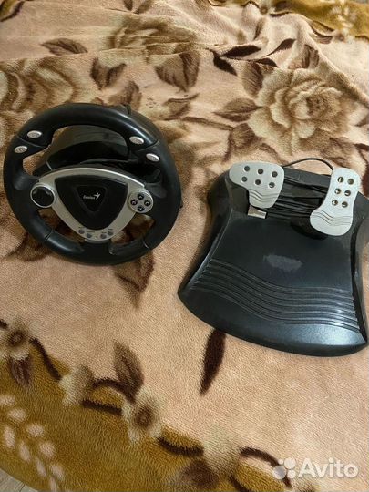 Игровой руль с педалями