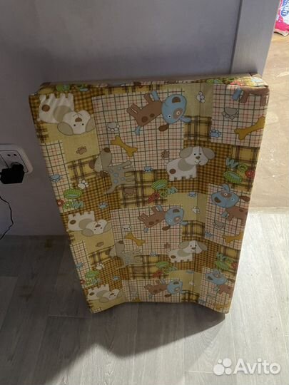 Пеленальная доска на кроватку