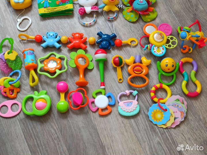Игрушки для малышей (погремушки, развивающие)