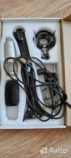 Студийный микрофон и звуковая карта