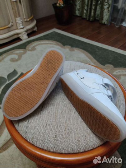Кроссовки женские 37 размер
