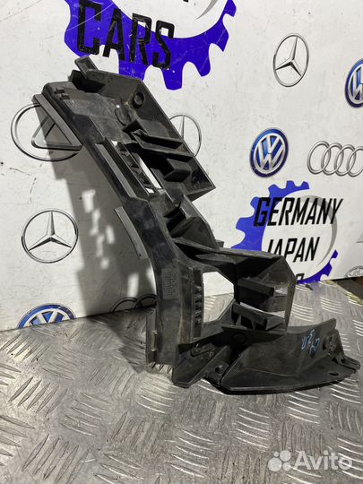 Направляющая бампера задняя правая VW Golf Plus