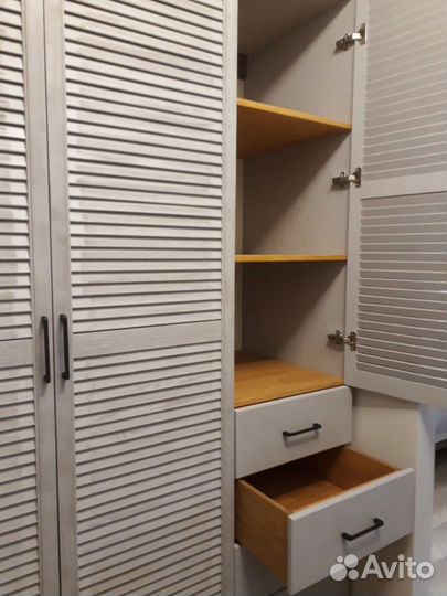 Шкафы с жалюзийными дверями, дверцами жалюзи, рееч