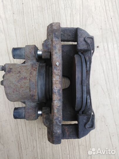 Суппорт тормозной передний правый Mazda3, BK, BL