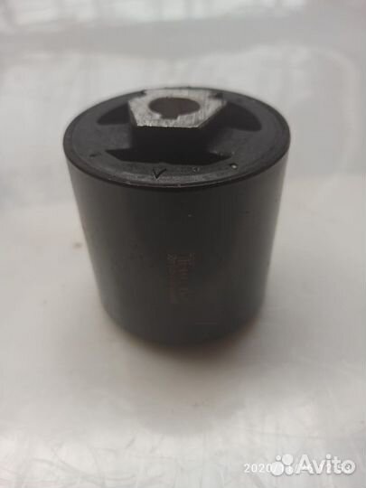Сайлентблок рычага BMW X5 E53 aambm1009