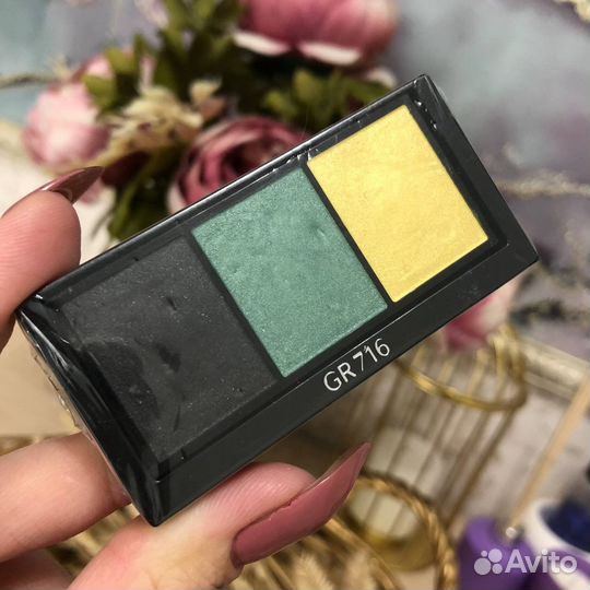 Шелковые тени для век Shiseido