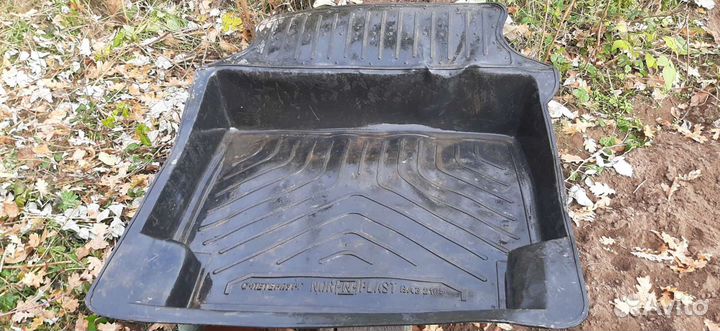 Продам коврики в багажник на ваз 2105 и ниву