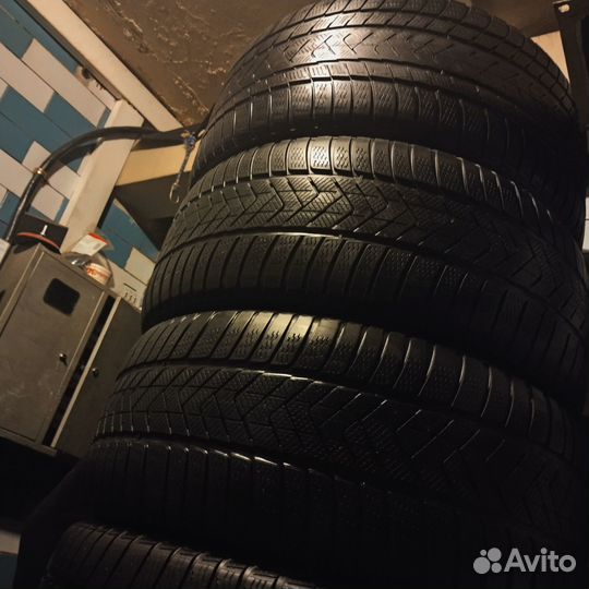 Pirelli Scorpion Winter RFT 315/35 R21 и 275/40 R21