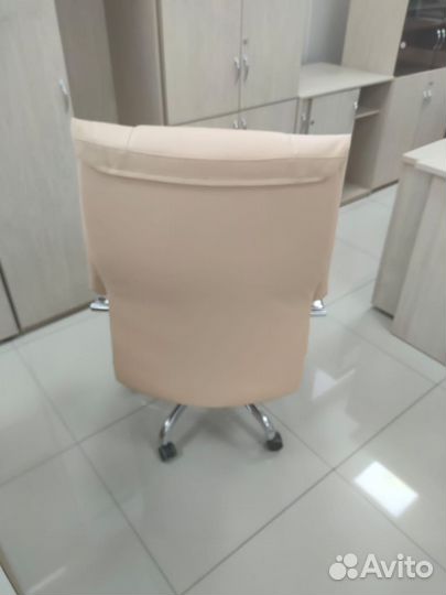 Офисное кресло