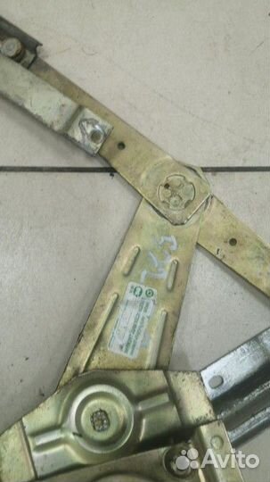 Стеклоподъемник электрический правый задний