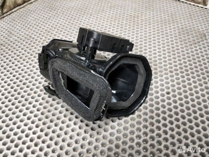 Дефлектор воздушный передний левый Mercedes-Benz