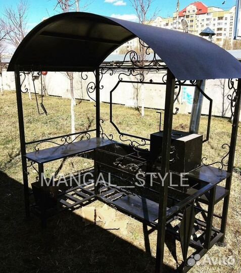 Мангал с крышей