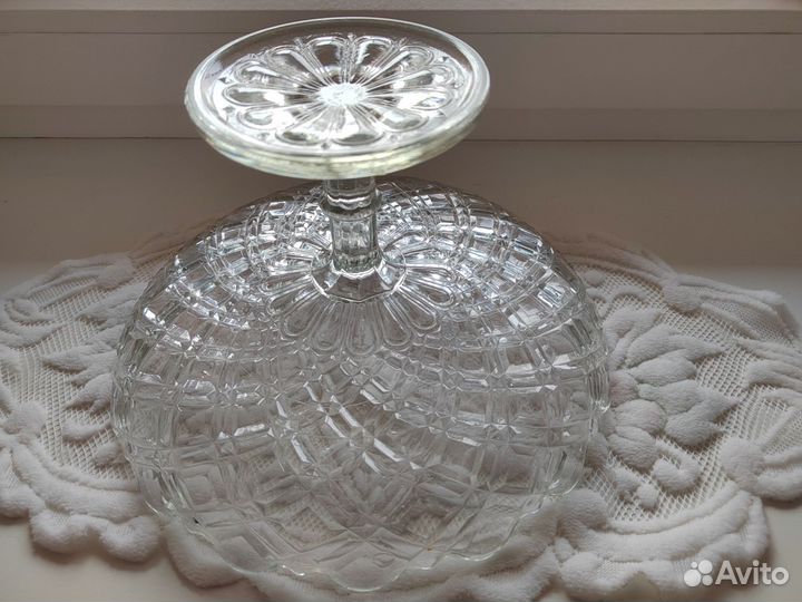 Ваза для фруктов на ножке