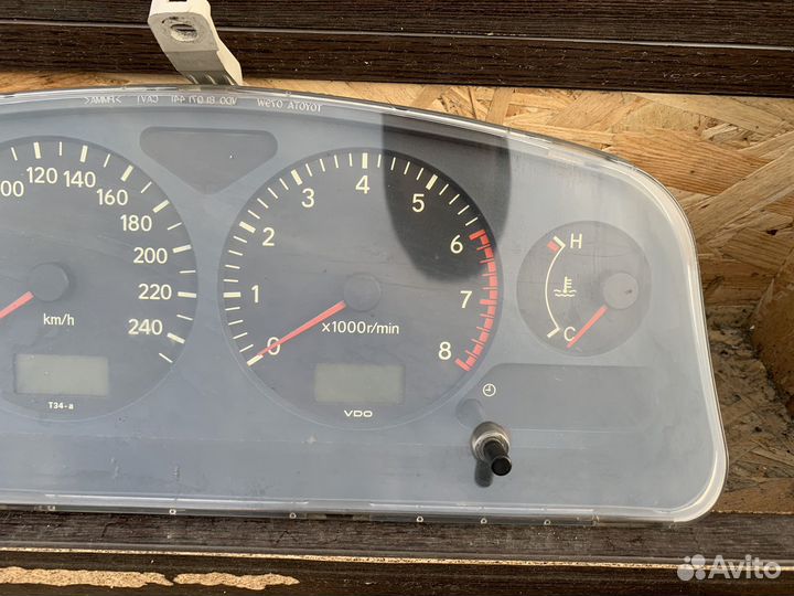 Панель приборов Toyota Avensis 1