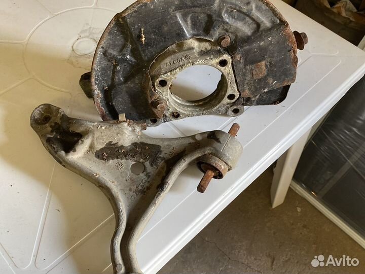 Кулак поворотный рычаг volvo s60 2004