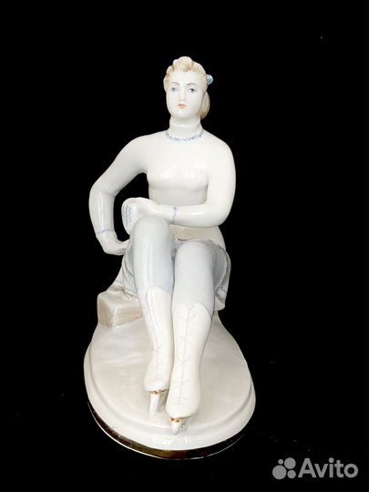 Статуэтка Фигуристка