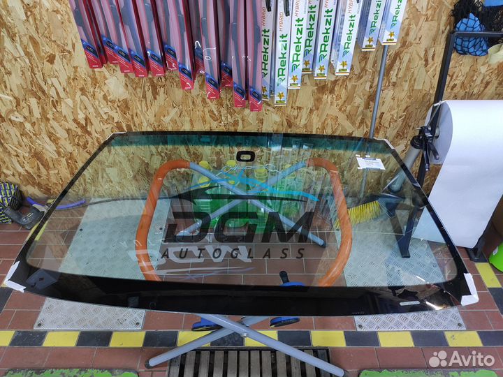 Лобовое стекло Nissan Almera N16