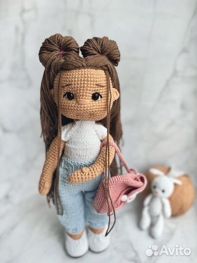 Вязаная кукла ручной работы