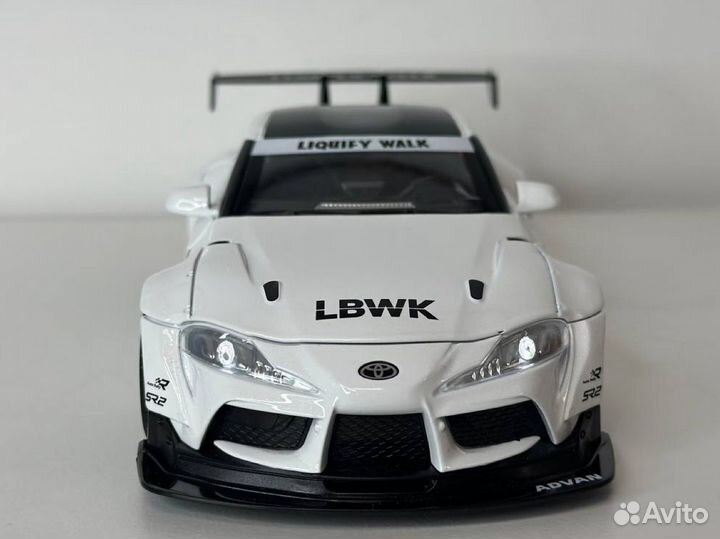 Машинка металлическая toyota supra 1:24